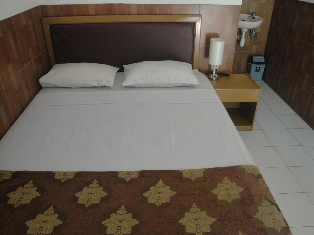 Hotel Ratih Матарам Стая снимка